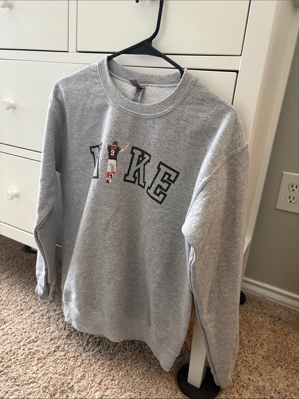 Nike Grey Crewneck Sweatshirt with Football Player Graphic